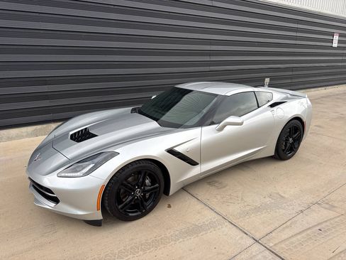 Used 2017 Chevrolet Corvette Stingray Coupe w/ 1LT RWD image 2