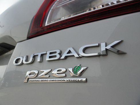 Used 2017 Subaru Outback 2.5i AWD/4WD image 9