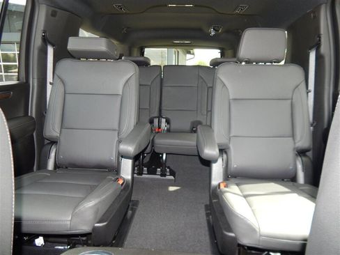 Used 2026 Chevrolet Suburban Z71 w/ Comfort Package AWD/4WD image 41