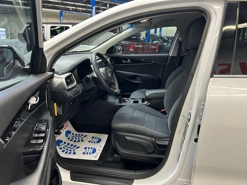 Used 2017 Kia Sorento FWD image 18