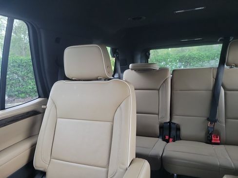 Used 2021 Chevrolet Tahoe Premier RWD image 16