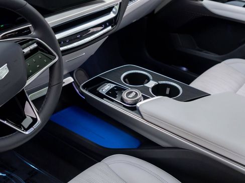 Certified 2024 Cadillac Lyriq Luxury AWD/4WD image 14