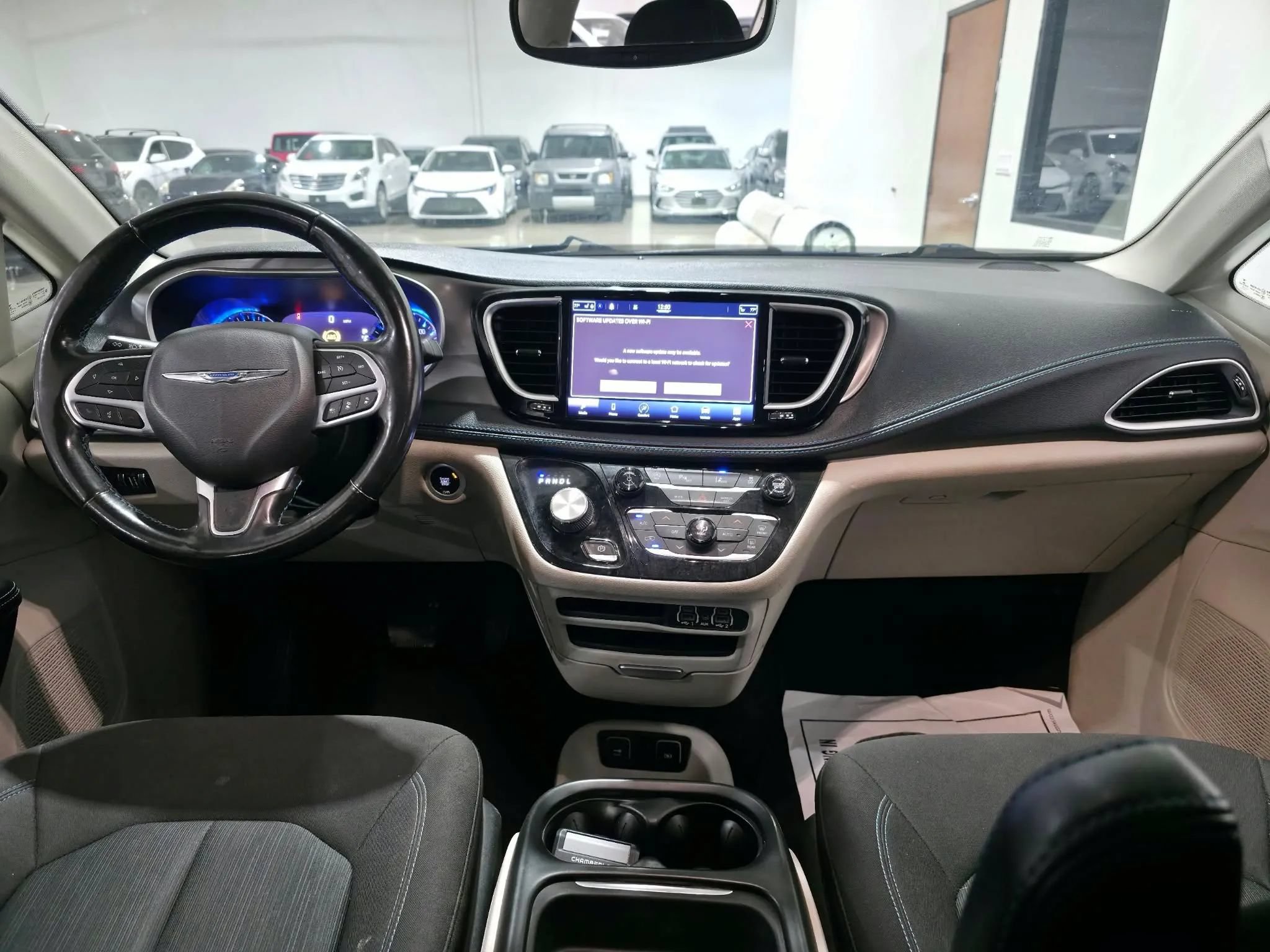 Used 2021 Chrysler Pacifica Touring w/ Cold Weather Group FWD image 14