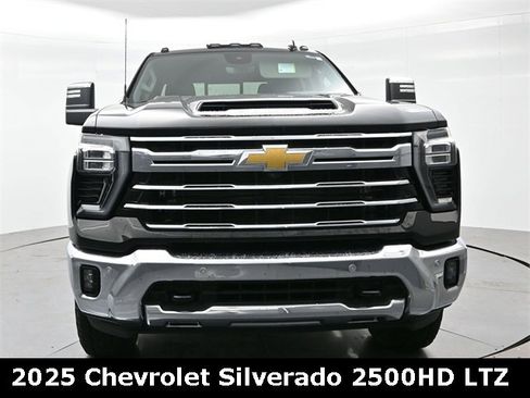 Used 2025 Chevrolet Silverado 2500 LTZ w/ LTZ Premium Package image 2