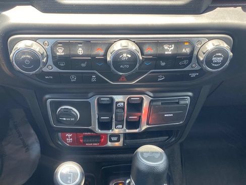 Used 2020 Jeep Wrangler Unlimited Rubicon w/ Cold Weather Group AWD/4WD image 23