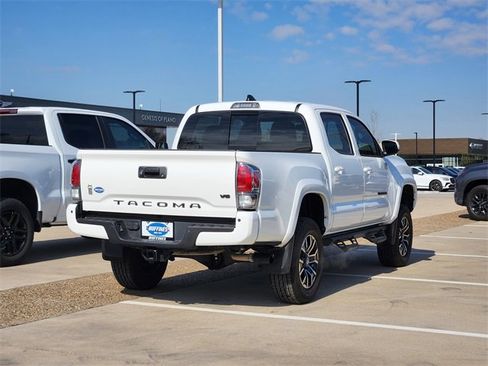Used 2023 Toyota Tacoma TRD Sport image 3