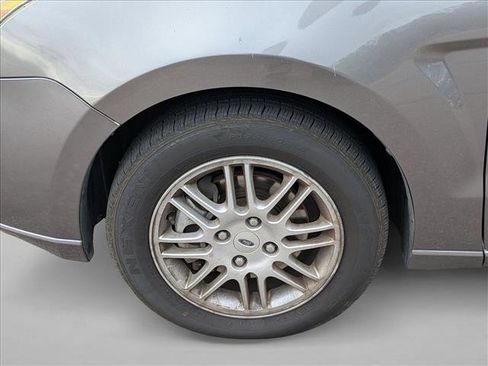 Used 2011 Ford Focus SE image 9