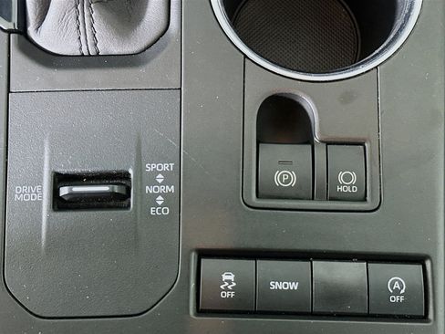 Used 2020 Toyota Highlander L image 25