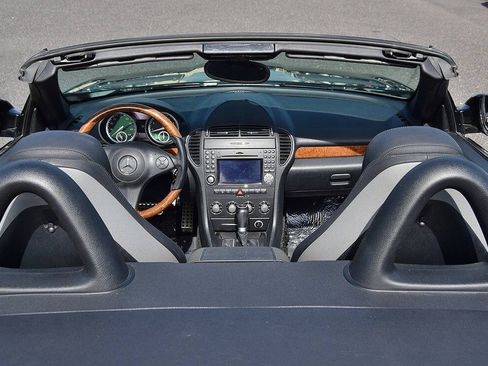 Used 2011 Mercedes-Benz SLK 300 image 25