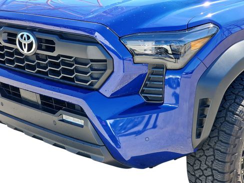 Used 2024 Toyota Tacoma TRD Off-Road w/ TRD Off Road Upgrade Package image 9