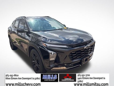 Used 2025 Chevrolet Trax ACTIV w/ Sunroof Package image 2