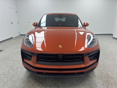 Used 2023 Porsche Macan Base w/ Premium Package Plus image 3