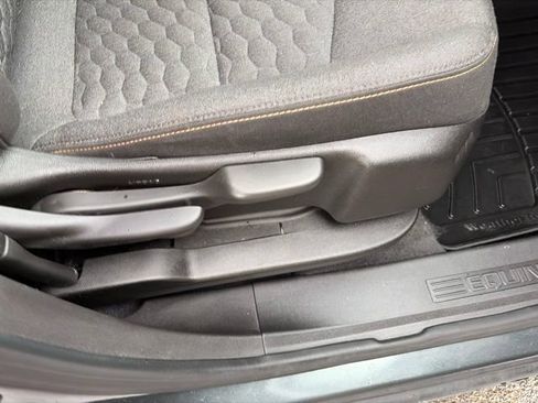 Used 2021 Chevrolet Equinox LT FWD image 37
