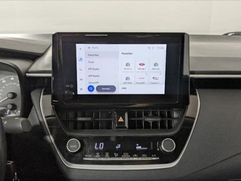 Used 2025 Toyota Corolla LE image 28