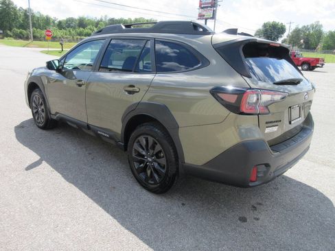 Used 2025 Subaru Outback Onyx Edition XT AWD/4WD image 3