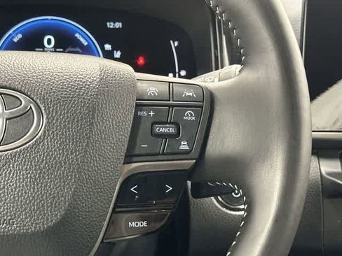 Used 2025 Toyota Camry SE image 18