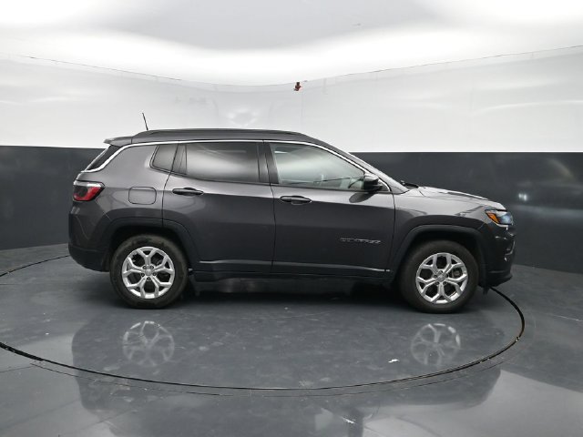 Used 2024 Jeep Compass Latitude AWD/4WD image 10