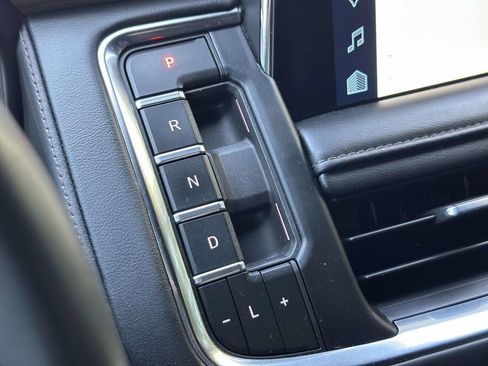 Used 2023 Chevrolet Suburban High Country AWD/4WD image 14