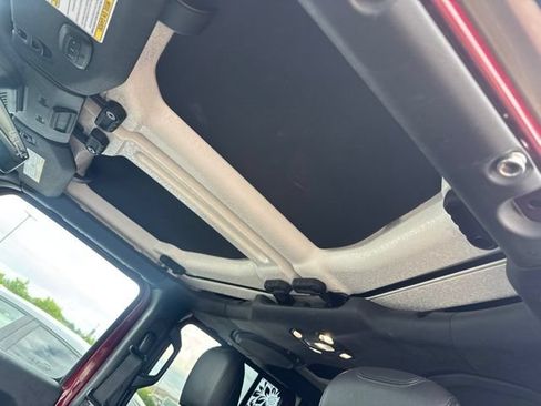 Used 2021 Jeep Wrangler Unlimited Sahara AWD/4WD image 9
