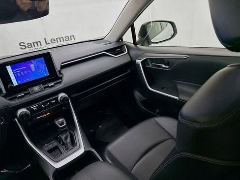 Used 2023 Toyota RAV4 XLE Premium image 23