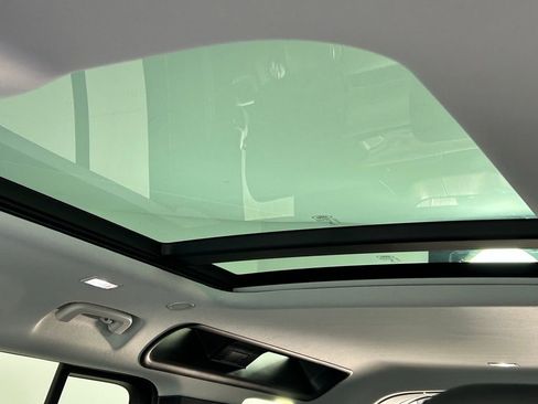 Used 2025 Land Rover Defender 110 S image 32