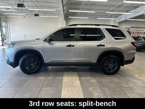 Used 2025 Honda Pilot TrailSport image 18