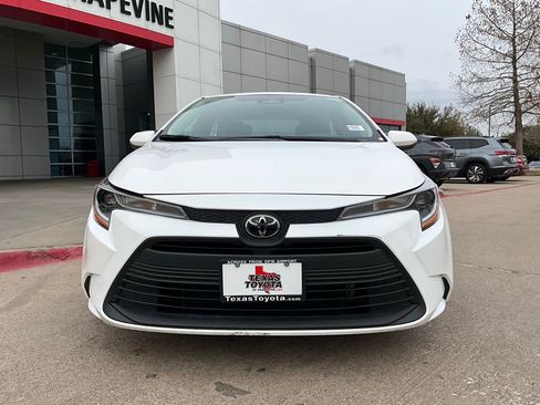 Used 2024 Toyota Corolla LE image 3
