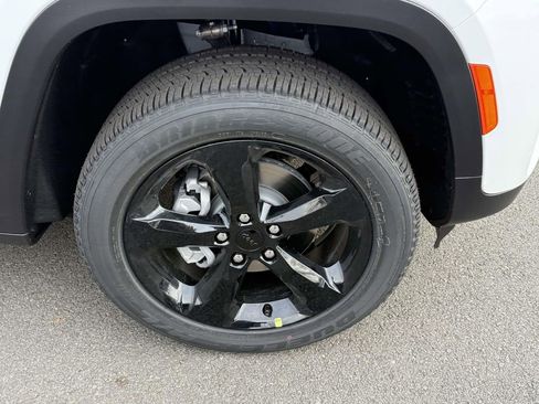 New 2025 Jeep Grand Cherokee Altitude AWD/4WD image 13