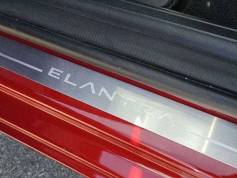 Used 2025 Hyundai Elantra Blue image 17