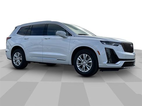 New 2025 Cadillac XT6 Luxury image 9