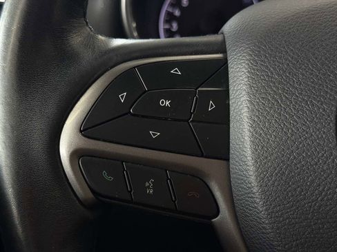 Used 2019 Jeep Grand Cherokee Laredo image 48