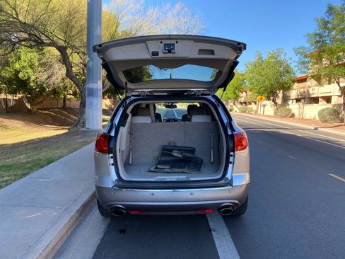 Used 2011 Buick Enclave CXL image 6
