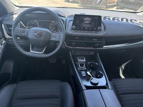 Used 2025 Nissan Rogue SV image 27