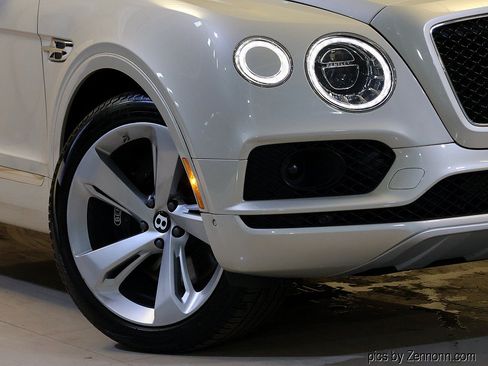 Used 2019 Bentley Bentayga AWD/4WD image 3
