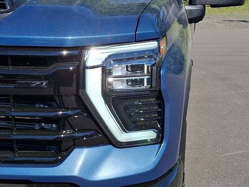 Used 2026 Chevrolet Silverado 2500 LTZ w/ LTZ Plus Package AWD/4WD image 9