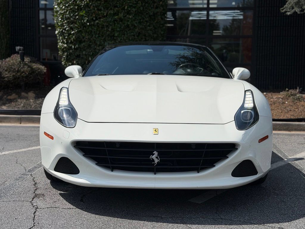 Used 2015 Ferrari California T RWD image 3