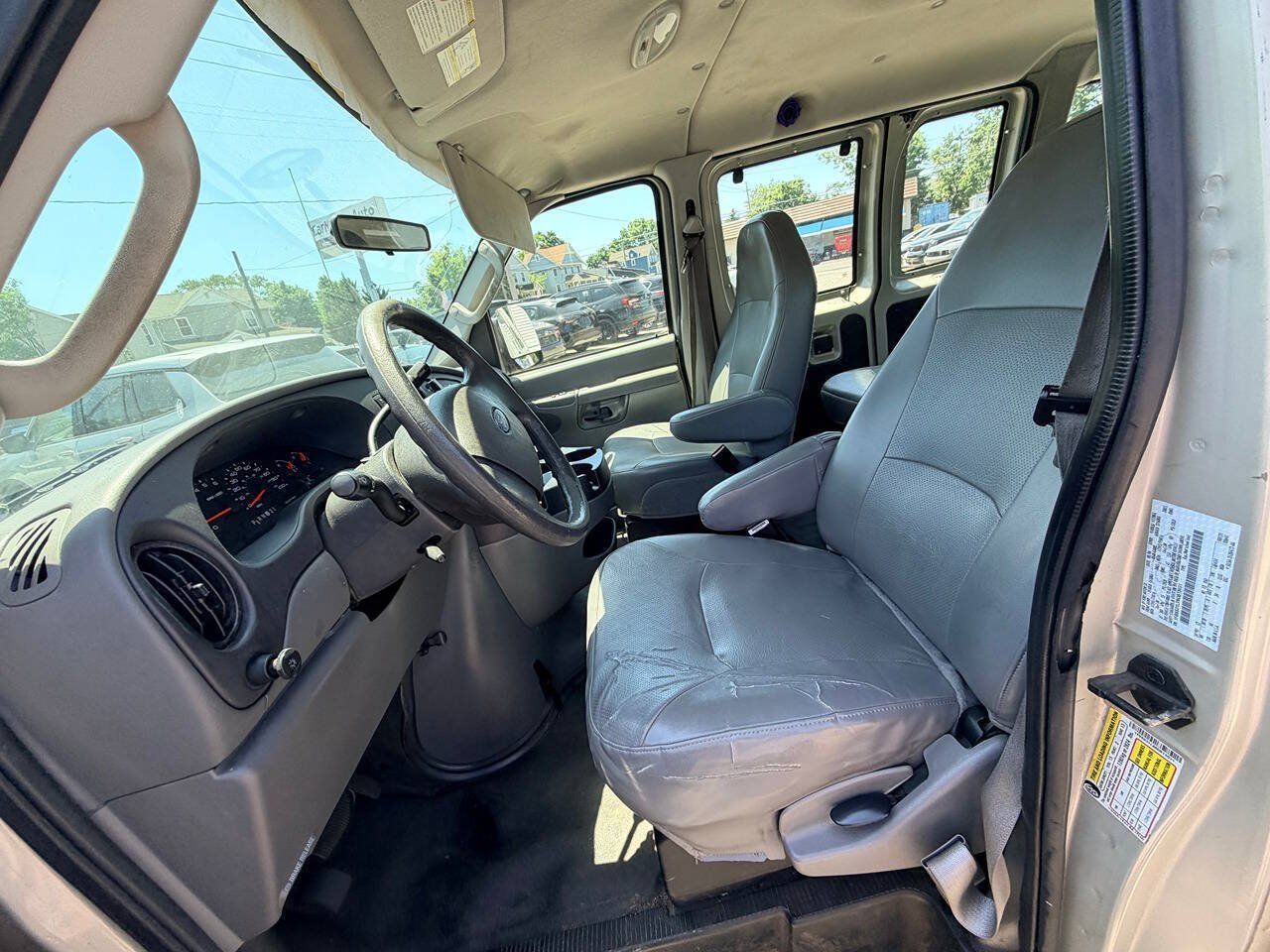 Used 2006 Ford E-350 and Econoline 350 XL RWD image 36
