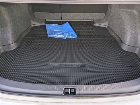 Used 2025 Toyota Corolla LE image 28