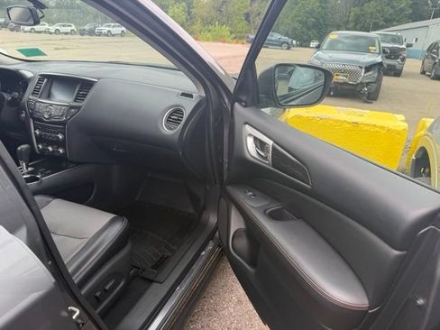 Used 2020 Nissan Pathfinder SL AWD/4WD image 11