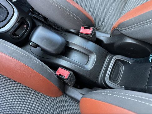 Used 2015 FIAT 500L Trekking image 28