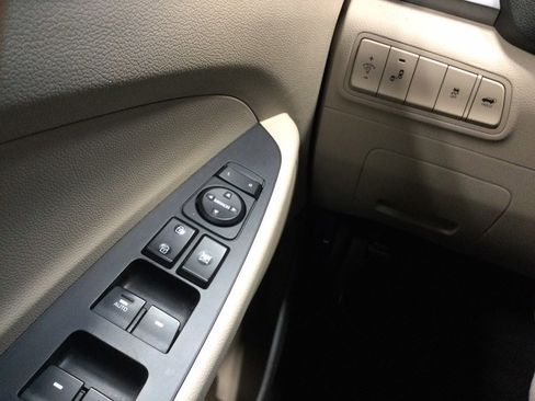 Used 2016 Hyundai Tucson Sport image 17