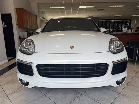 Used 2017 Porsche Cayenne AWD/4WD image 3