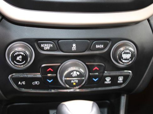 Used 2014 Jeep Cherokee Limited image 23