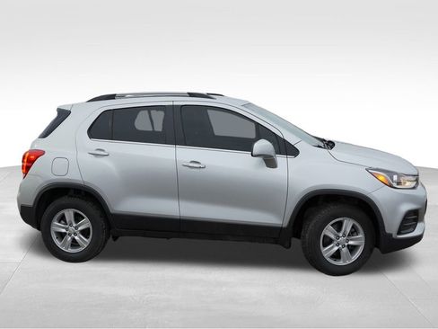 Used 2019 Chevrolet Trax LT w/ LT Convenience Package image 3
