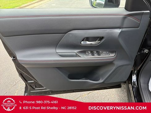 Certified 2025 Nissan Kicks SR FWD image 10