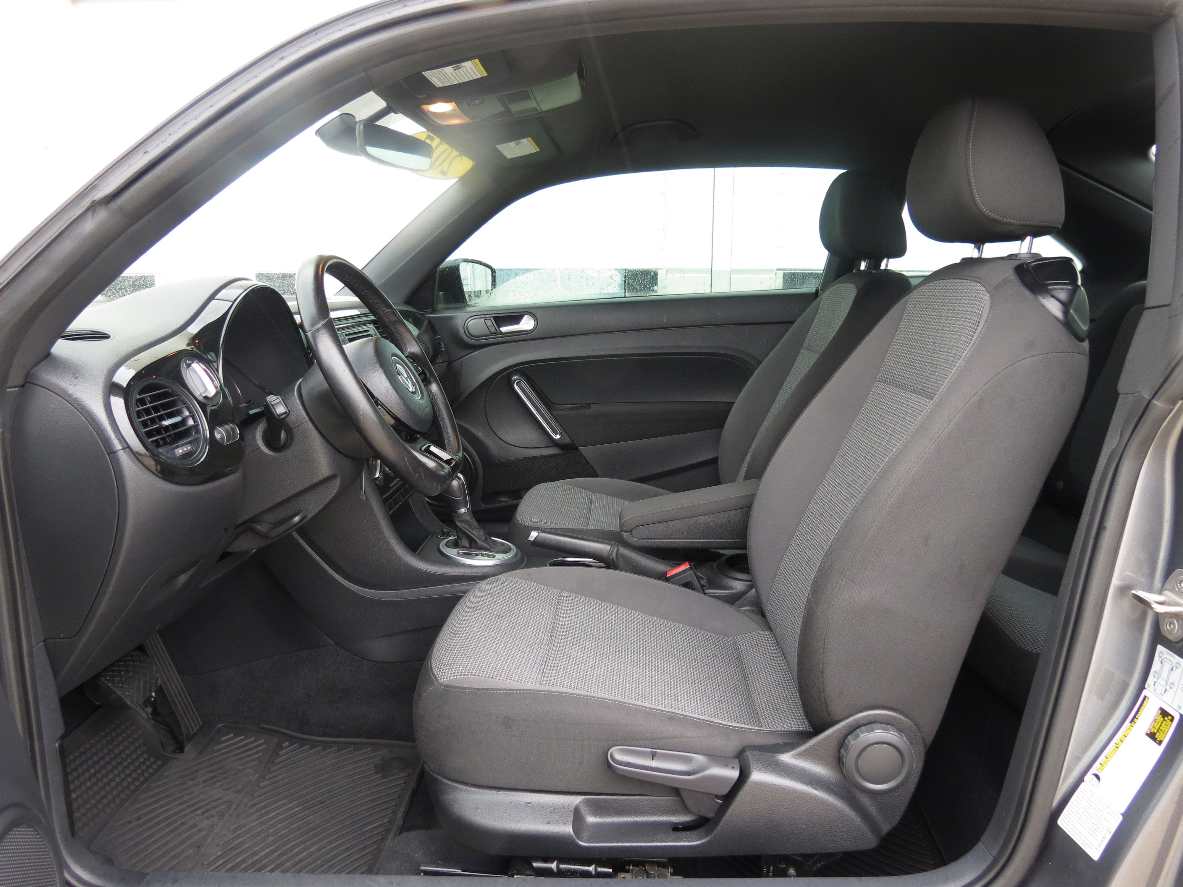 Used 2017 Volkswagen Beetle 1.8T S FWD image 22