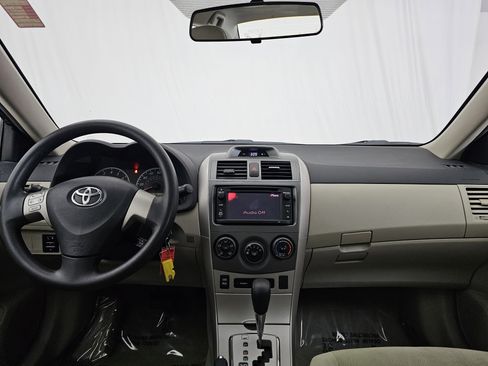 Used 2013 Toyota Corolla LE image 32