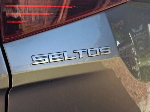 Used 2022 Kia Seltos SX w/ Sunroof Package AWD/4WD image 5