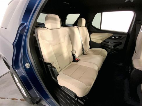 Used 2022 Chevrolet Traverse LS FWD image 24