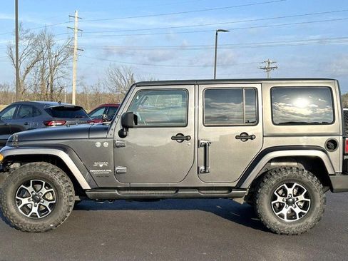 Used 2017 Jeep Wrangler Unlimited Sahara w/ Connectivity Group image 5